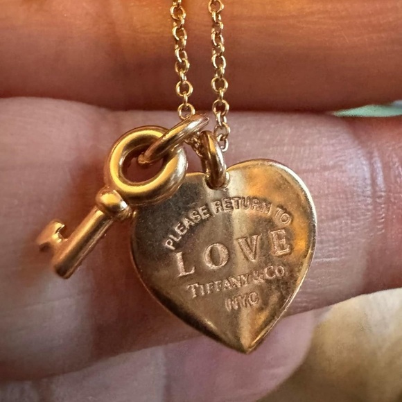 Tiffany & Co Return to Tiffany Love Heart Tag Key Pendant 🩵 - Picture 6 of 12